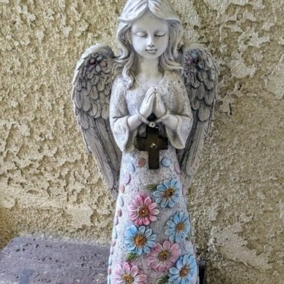 Angel Garden Figurine Outdoor Statue, Solar Garden Sculpture with 7 LEDs - Picture 3 of 3